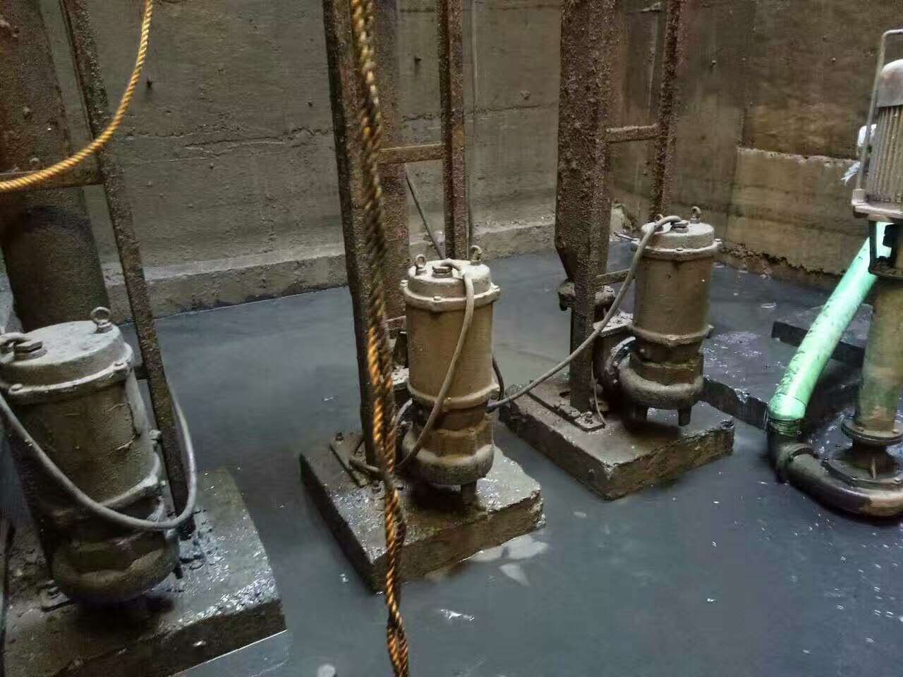 建昌污水池清理